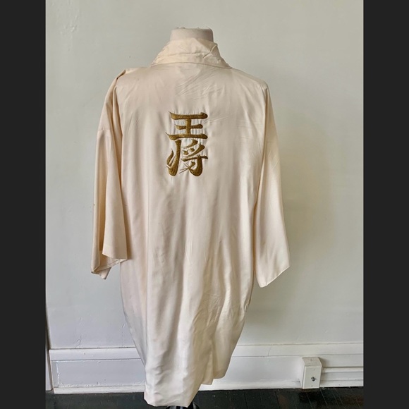 Vintage Silk Japanese Kimono 1970’s Embroidered White and Gold Silk Robe - Picture 2 of 10